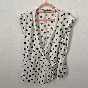 White and Black Sleeveless Wrap Blouse “VIOLETA” style by MANGO. Size US (L)